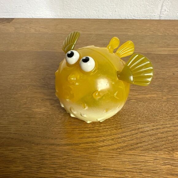 Vtg McDonalds Happy Meal Toy Disney/Pixar Finding Nemo Bloat The Blow Fish Used - Picture 1 of 6